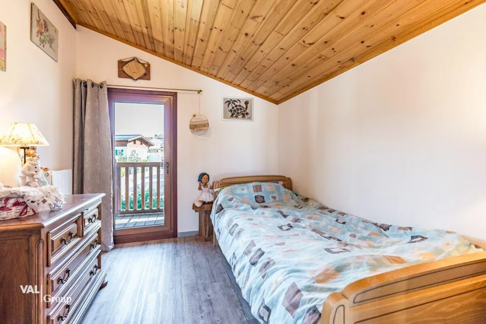 Delizioso piccolo chalet con ampio giardino, nel cuore del villaggio