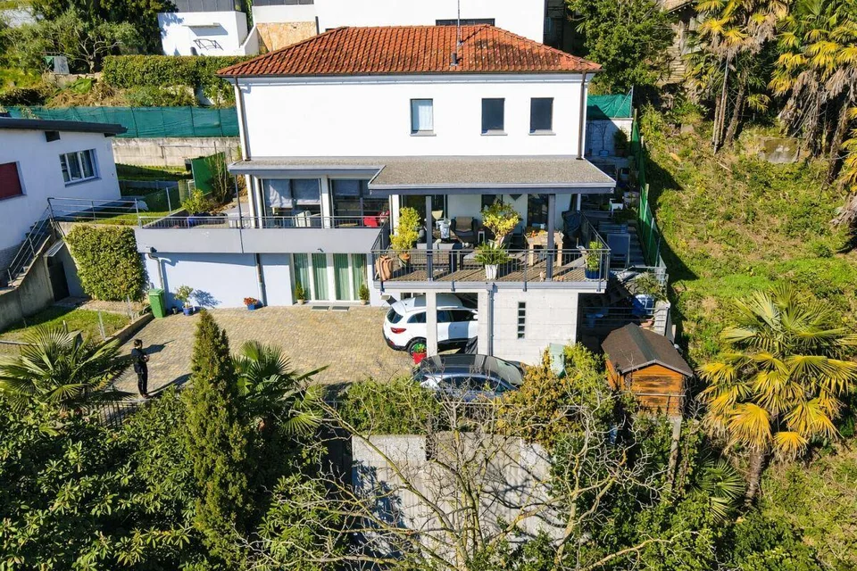 Einfamilienhaus im Grünen, sonnig und mit Blick