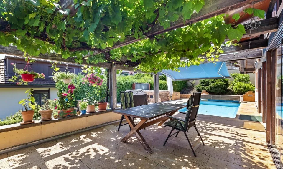 Wohnen mit Aussicht, Pool und besonderem Ambiente