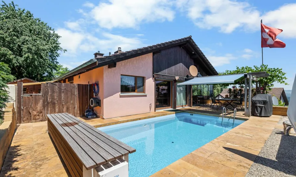 Vivere con vista, piscina e atmosfera particolare
