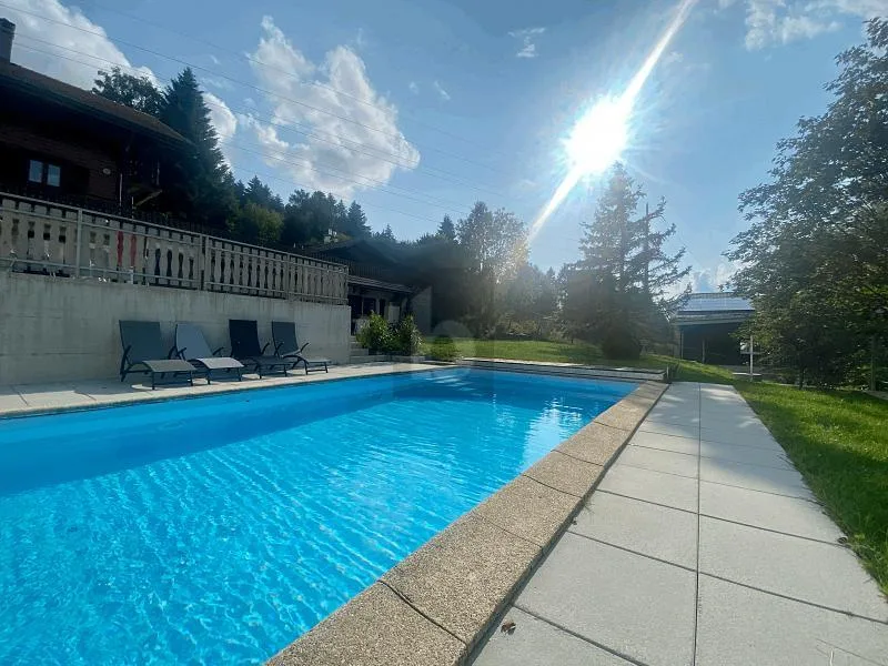 BEL APPARTEMENT AVEC PISCINE