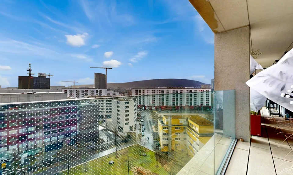 Moderne 2.5-Zimmer-Wohnung mit Skyline-Flair und Weitsicht