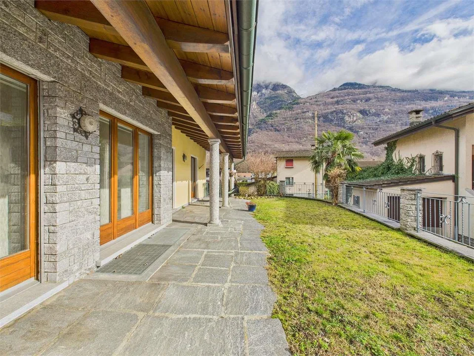 Caratteristica villa con dépendance a Lodrino