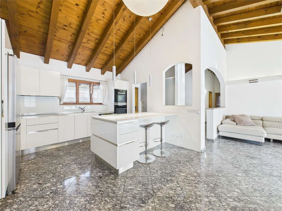 Charakteristische Villa mit Nebengebäude in Lodrino