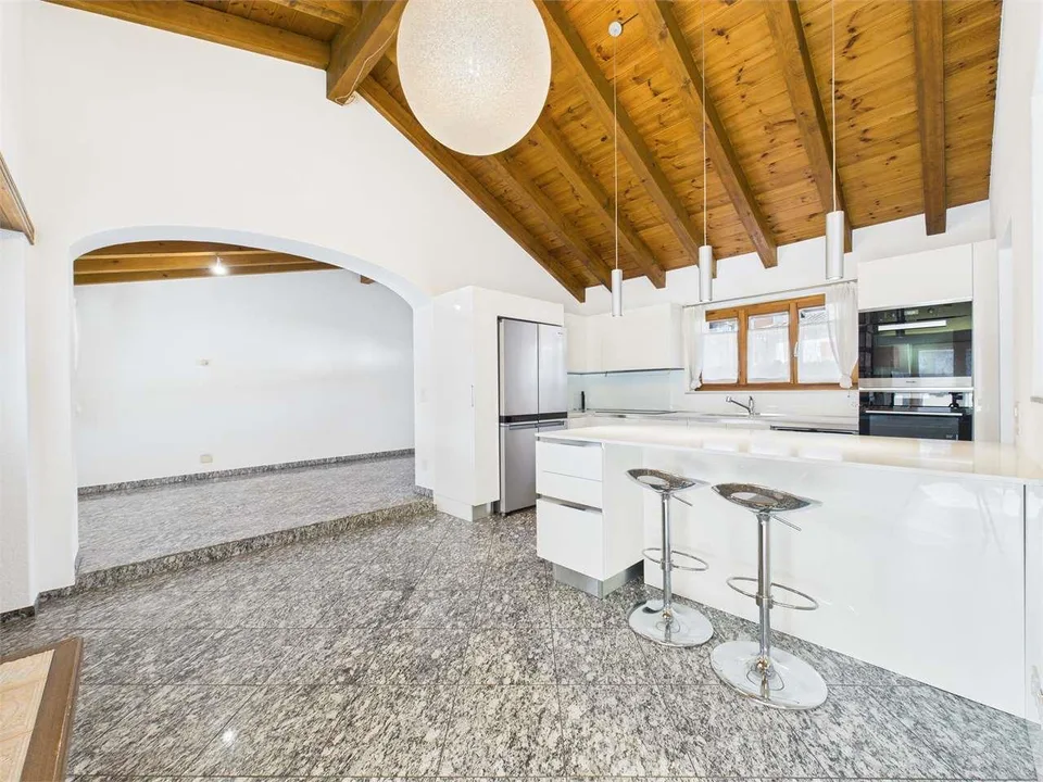 Charakteristische Villa mit Nebengebäude in Lodrino