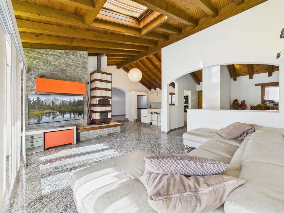 Charakteristische Villa mit Nebengebäude in Lodrino