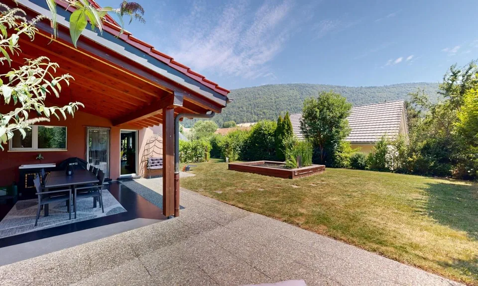 Prächtige Villa mit Garten, Jacuzzi und privatem Teich – Foto 11 von 21
