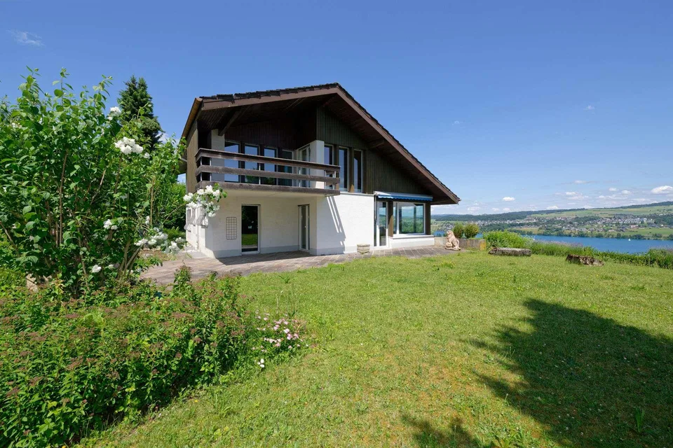 Grosszügiges Einfamilienhaus mit Blick über den Hallwilersee