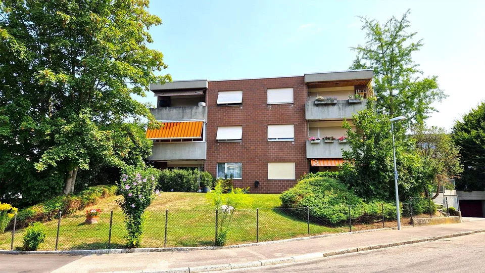 3.5-Zi. Dachwohnung mit Hobbyraum – Renovieren und Wohlfühlen