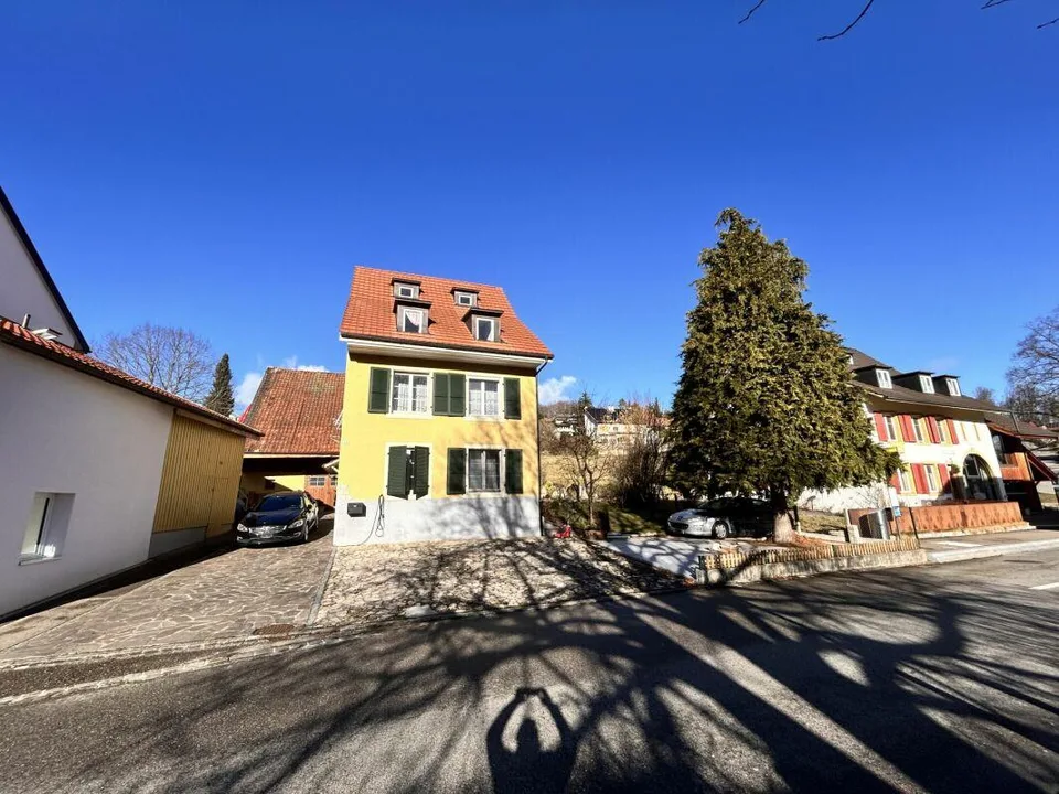 Maison unifamiliale rénovée avec appartement et grand jardin
