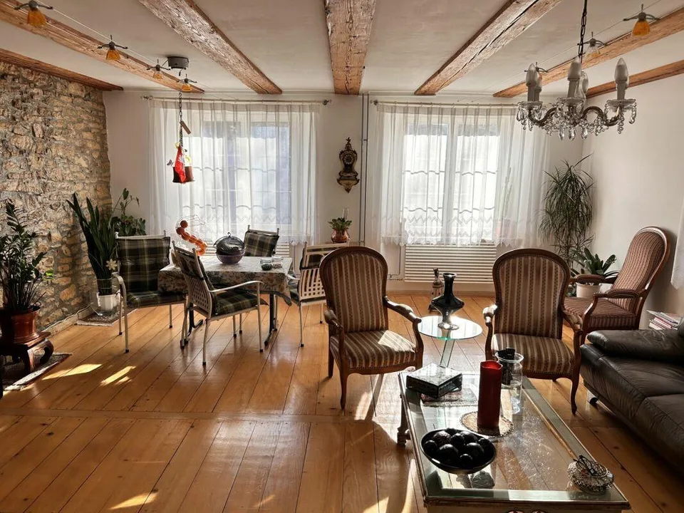Maison unifamiliale rénovée avec appartement et grand jardin