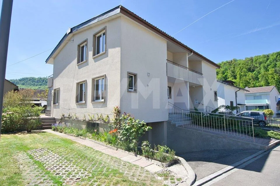 Riduzione del prezzo! Casa a schiera ristrutturata con giardino, pronta per essere occupata immediatamente