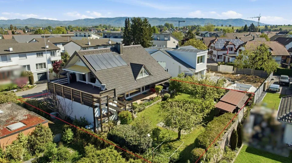 Freistehendes 7 Z' EFH mit Einliegerwohnung und traumhaftem Garten