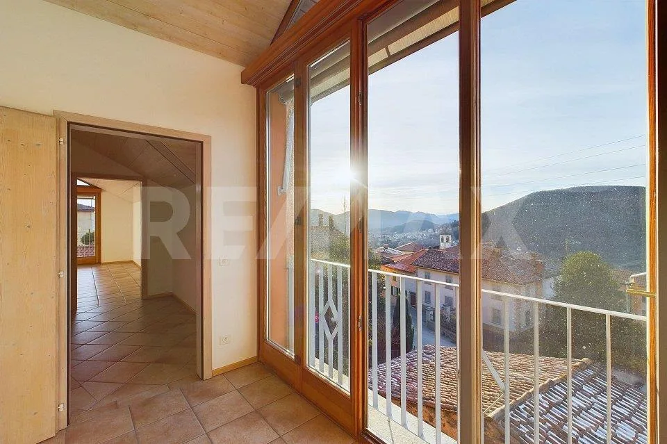 Casa singola su tre livelli con vista strepitosa - AFFITTO