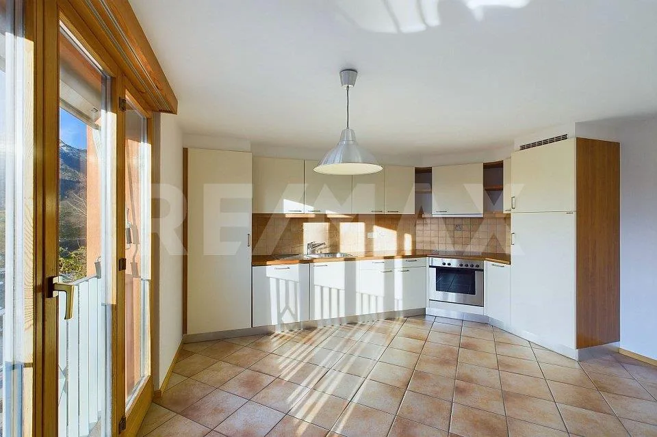 Casa singola su tre livelli con vista strepitosa - AFFITTO