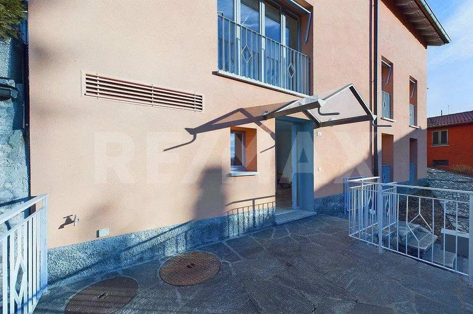 Casa singola su tre livelli con vista strepitosa - AFFITTO