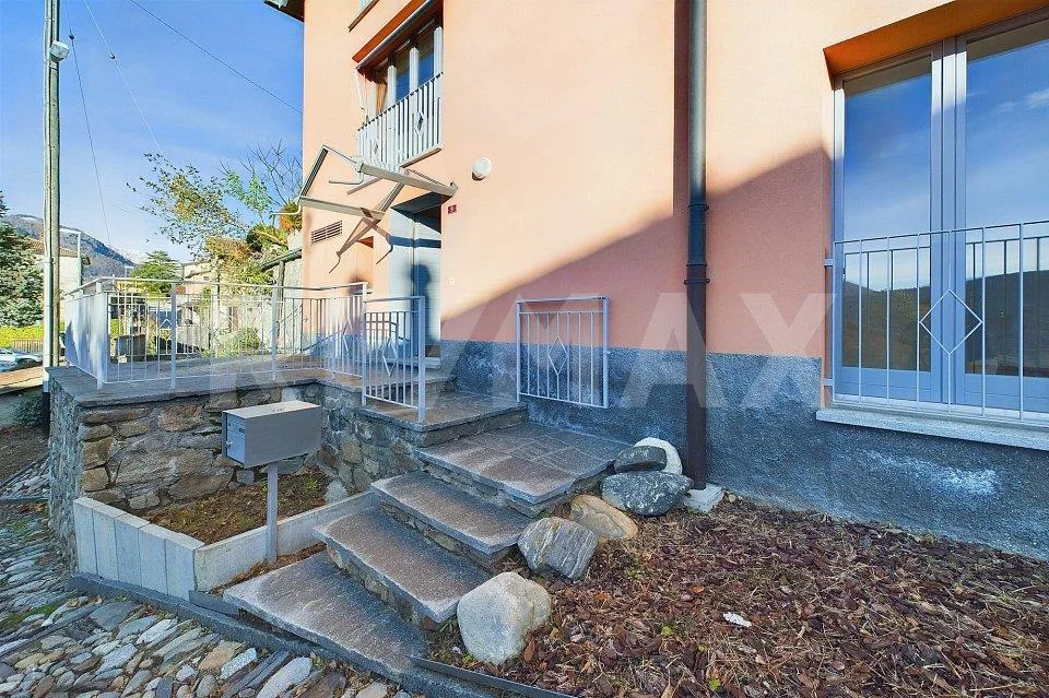 Casa singola su tre livelli con vista strepitosa - AFFITTO