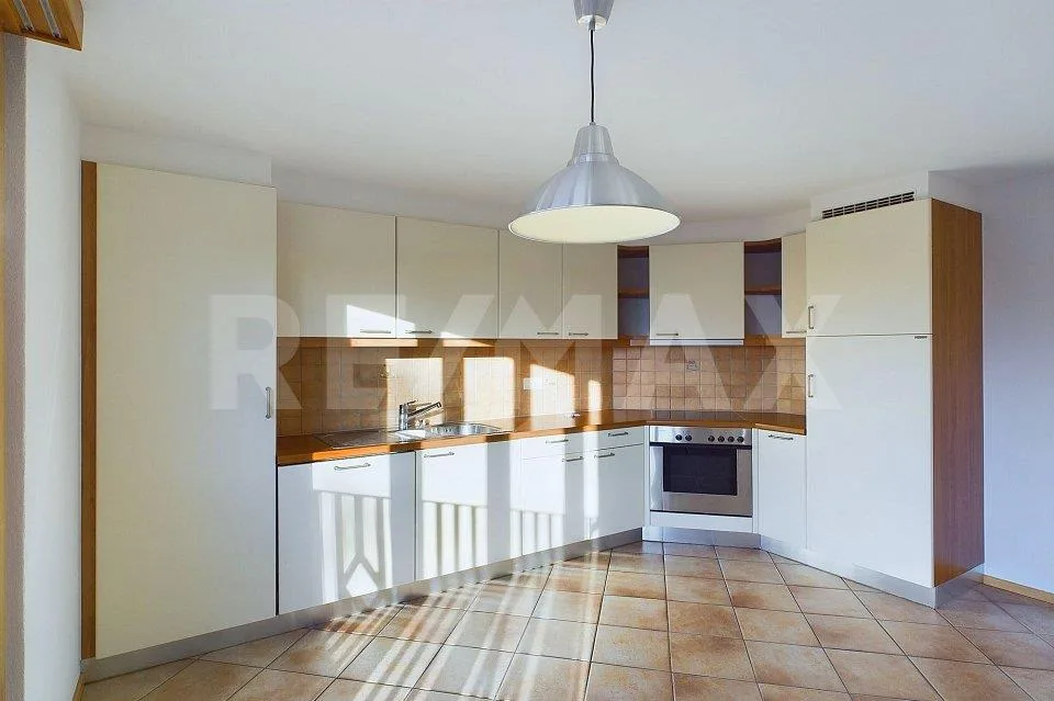 Casa singola su tre livelli con vista strepitosa - AFFITTO