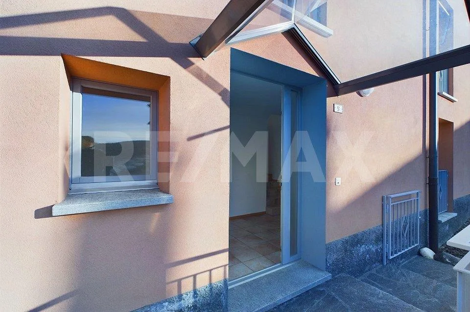 Casa singola su tre livelli con vista strepitosa - AFFITTO