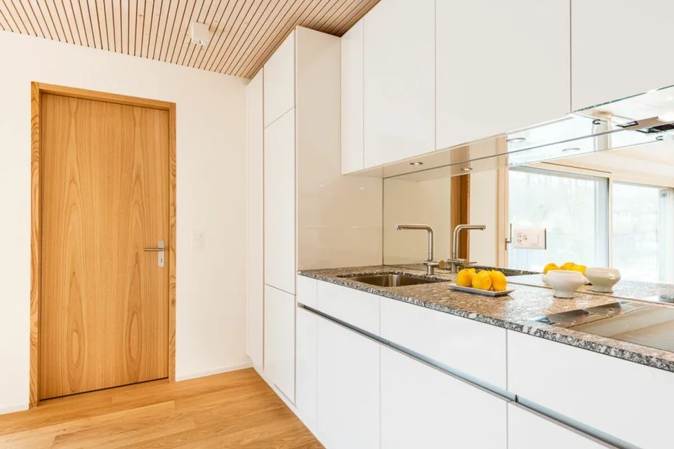 3.5 Attic Apartment with Unobstructed Long-Distance View