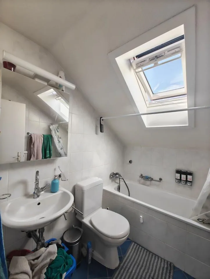 2.5-Dachzimmerwohnung im 2. Stock mit Balkon