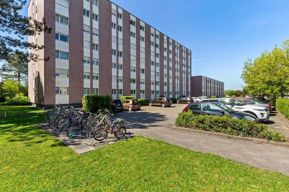 Moderne 3.5-Zimmer-Wohnung an zentraler Lage mit Balkon