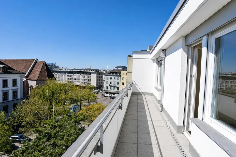 Appartement moderne de 3 pièces avec deux terrasses sur le toit dans un emplacement central à Bâle – photo 8 sur 9