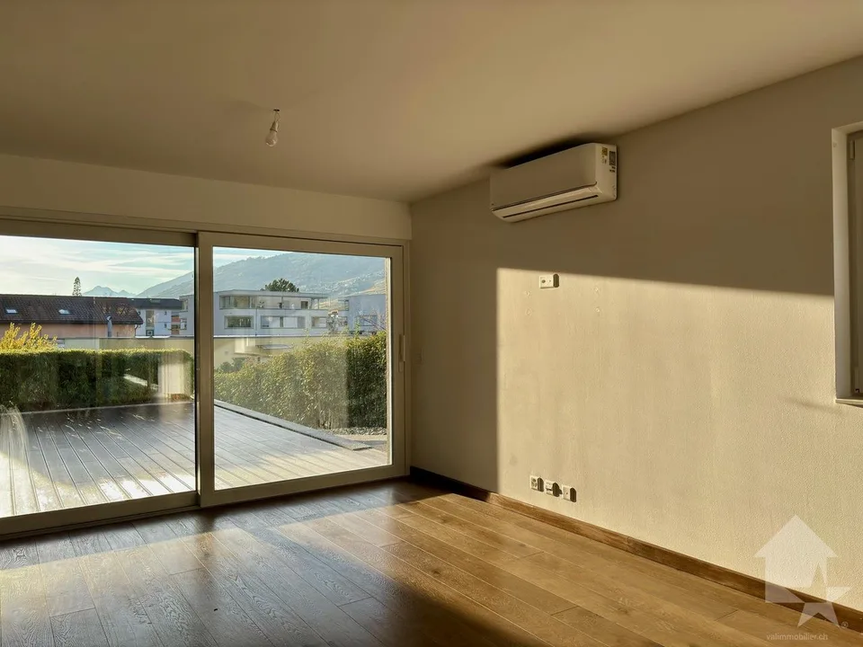 Spacieux 4.5 pièces et espace indépendant de 60 m2 !