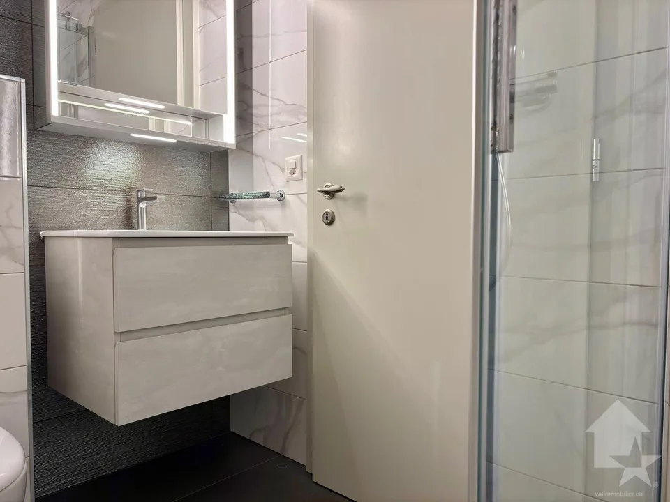 Spacieux 4.5 pièces et espace indépendant de 60 m2 ! – Foto 23 von 30