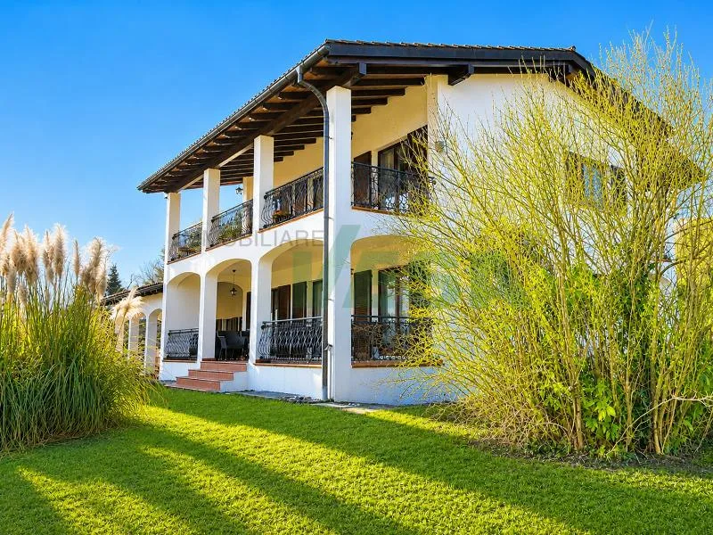 Elegante e spaziosa villa in stile mediterraneo con grande terreno – Foto 9 von 26