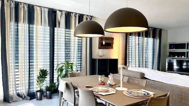 Moderne Villa mit atemberaubendem Seeblick und Pool – Foto 8 von 13