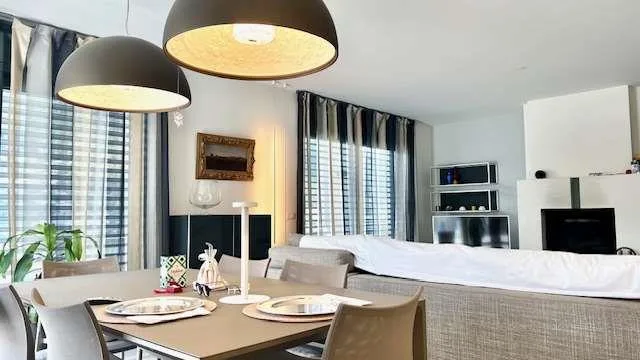 Moderne Villa mit atemberaubendem Seeblick und Pool – Foto 7 von 13