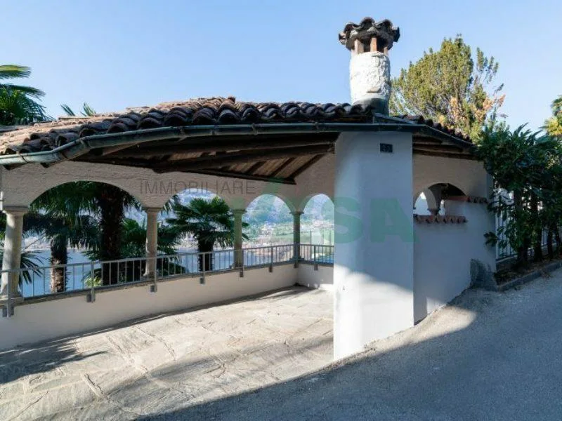 Splendido attico di 4,5 locali con spettacolare vista lago