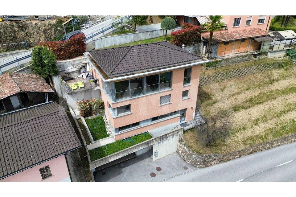 Casa unifamiliare con ufficio separato ideale per famiglie