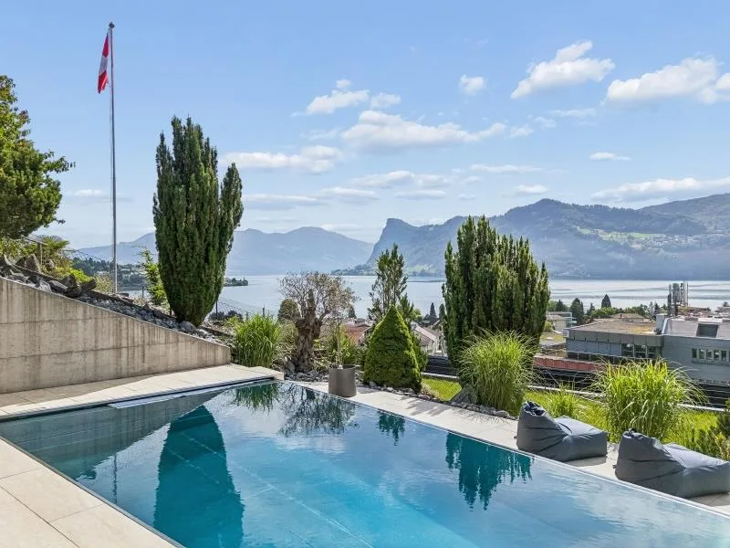 4 1/2-Zi´Gartenwohnung mit Pool und riesiger Terrasse