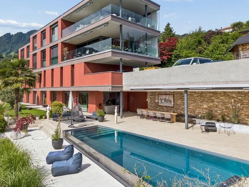 4 1/2-room garden apartment with pool and huge terrace