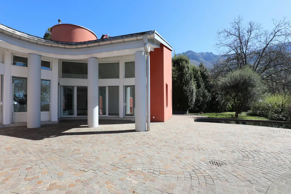 Architektonisch exklusive Villa mit Panoramasicht im Luganese – Foto 16 von 17
