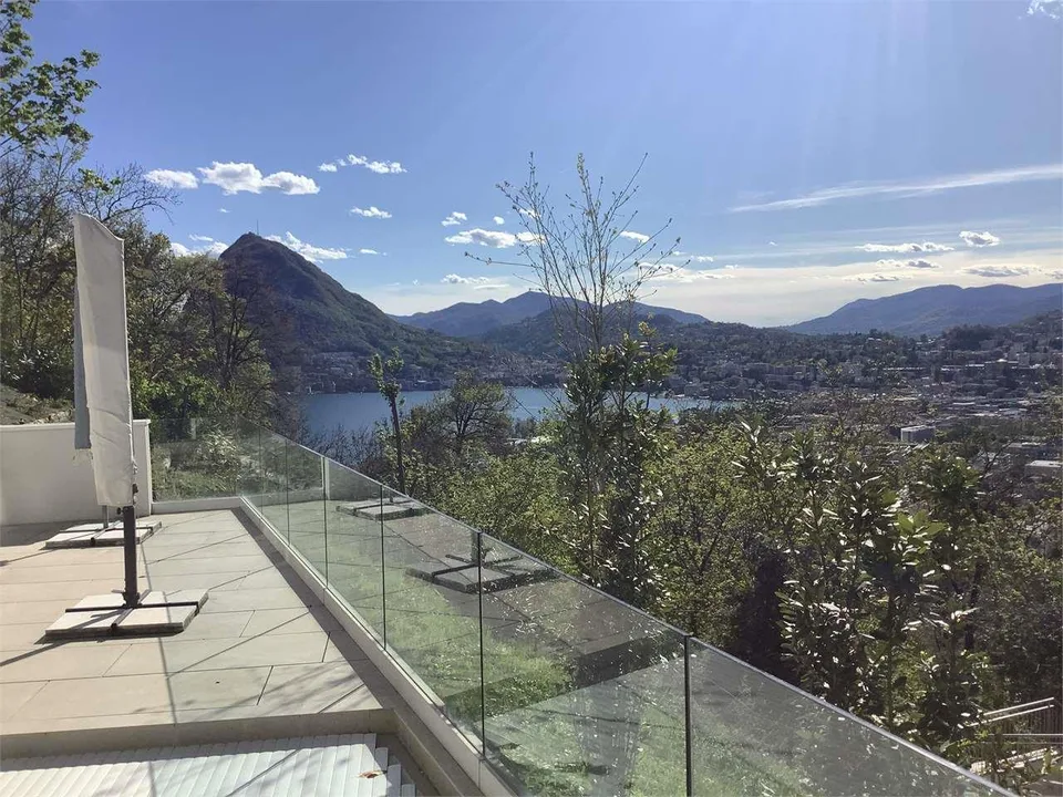 Lugano Albonago, moderne Villa mit Pool und Seeblick