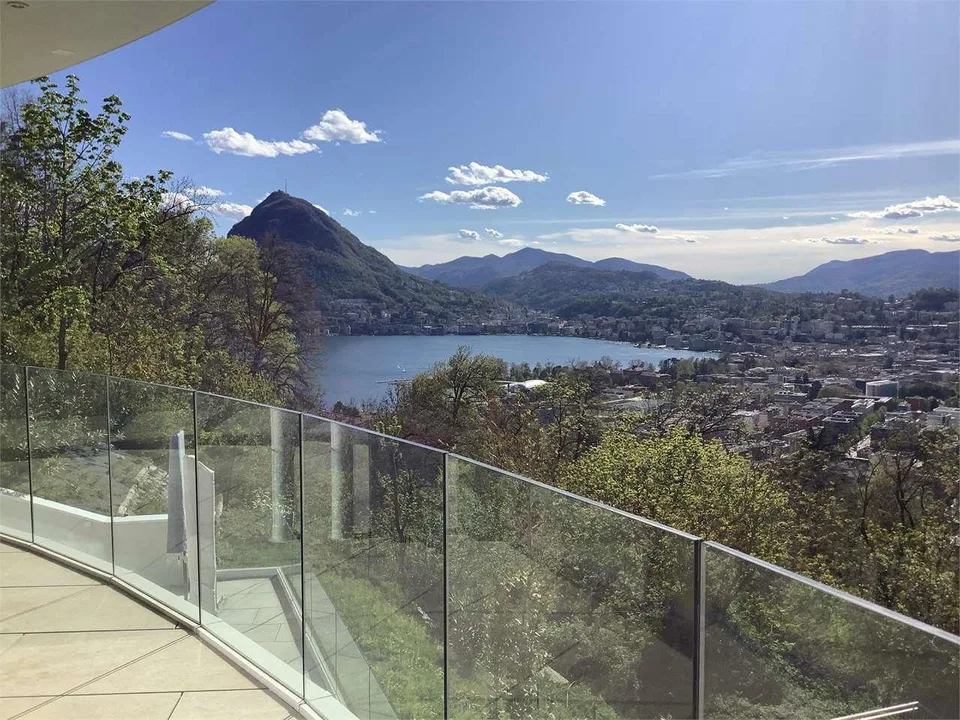 Lugano Albonago, moderne Villa mit Pool und Seeblick