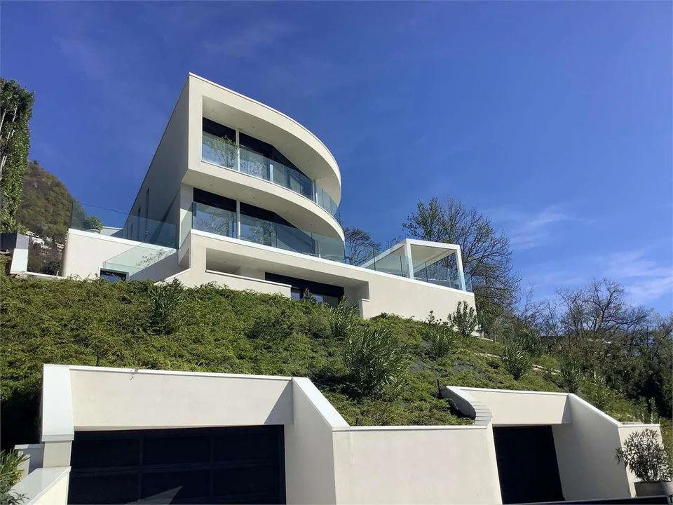 Lugano Albonago, moderna villa con piscina e vista lago
