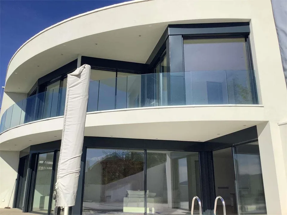 Lugano Albonago, moderne Villa mit Pool und Seeblick