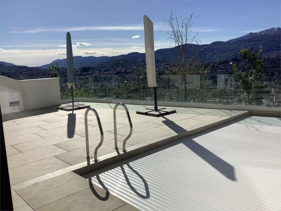 Lugano Albonago, moderne Villa mit Pool und Seeblick
