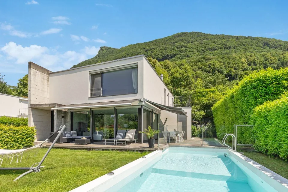 Design & Confort con piscina a Cureggia