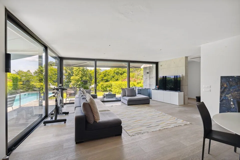 Design & Komfort mit Pool in Cureggia