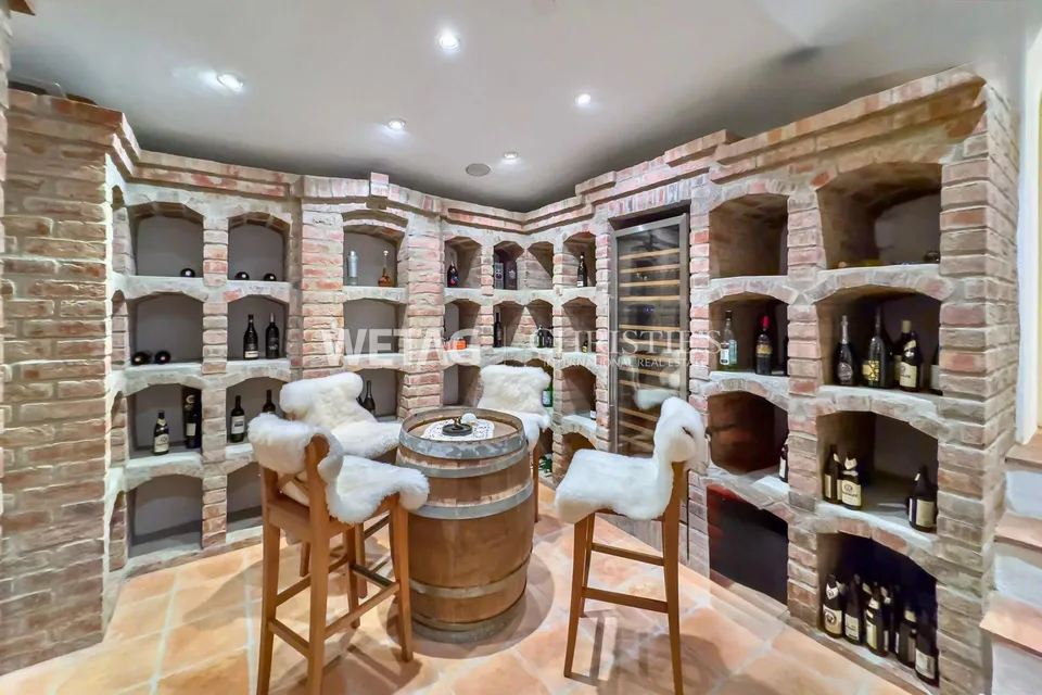 Exklusive Luxusvilla mit Aussenpool & Wellnessbereich in Orselina zu verkaufen – Foto 11 von 13