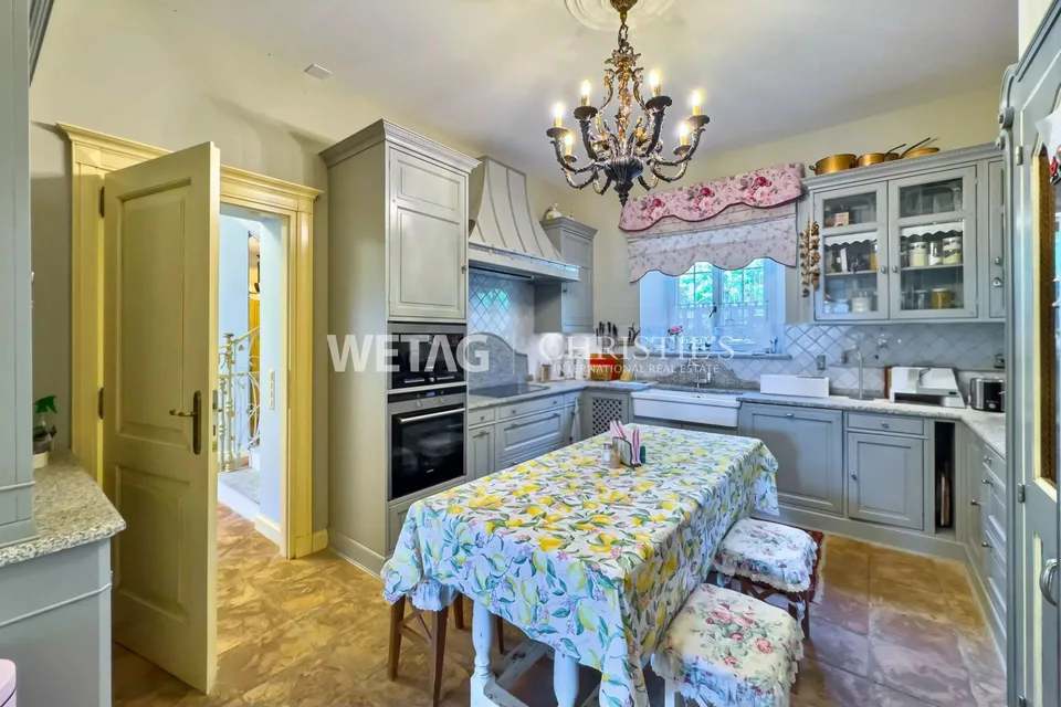Exclusive luxury villa with outdoor pool and wellness area for sale in Orselina