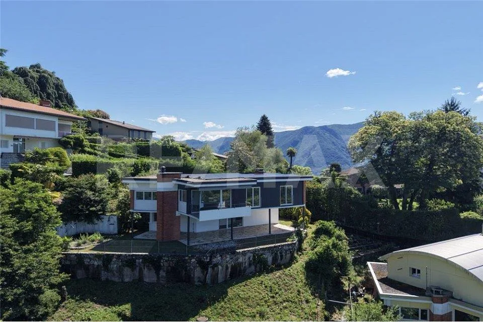 Villa panoramica con grande giardino e vista aperta  Breganzona