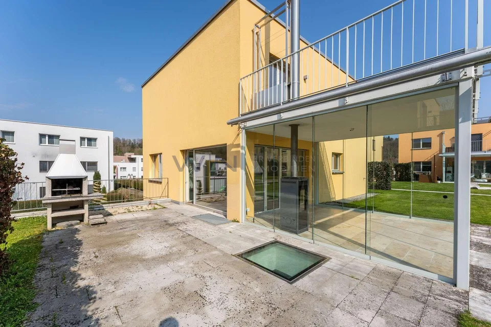 Véranda avec cheminée et accès au jardin – photo 9 sur 14