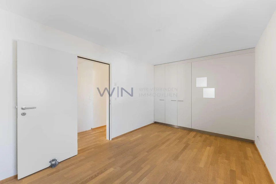 Véranda avec cheminée et accès au jardin – photo 11 sur 14