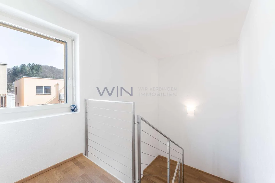 Véranda avec cheminée et accès au jardin – photo 8 sur 14